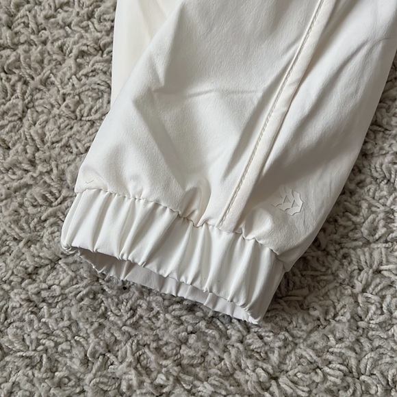 🆕 NWT all in motion off-white mid-rise double-lined joggers Womens size Small - Picture 8 of 9